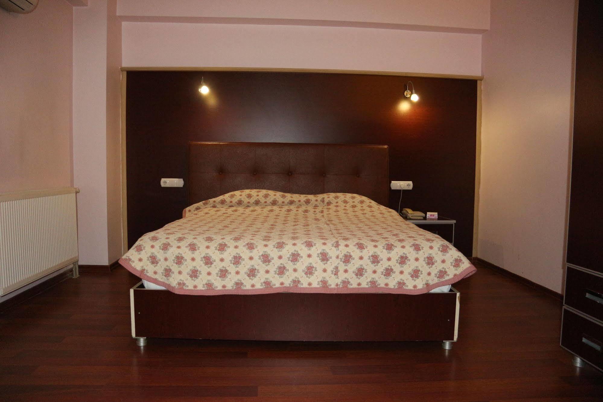Metropolis Hotell Torbalı Exteriör bild